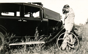 1920-30 Goodenow fixing car